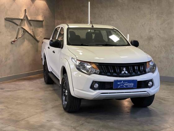 MITSUBISHI L200 TRITON 2.4 16V TURBO DIESEL GL CD 4X4 MANUAL MITSUBISHI L200 TRITON 2.4 16V TURBO DIESEL GL CD 4X4 MANUAL